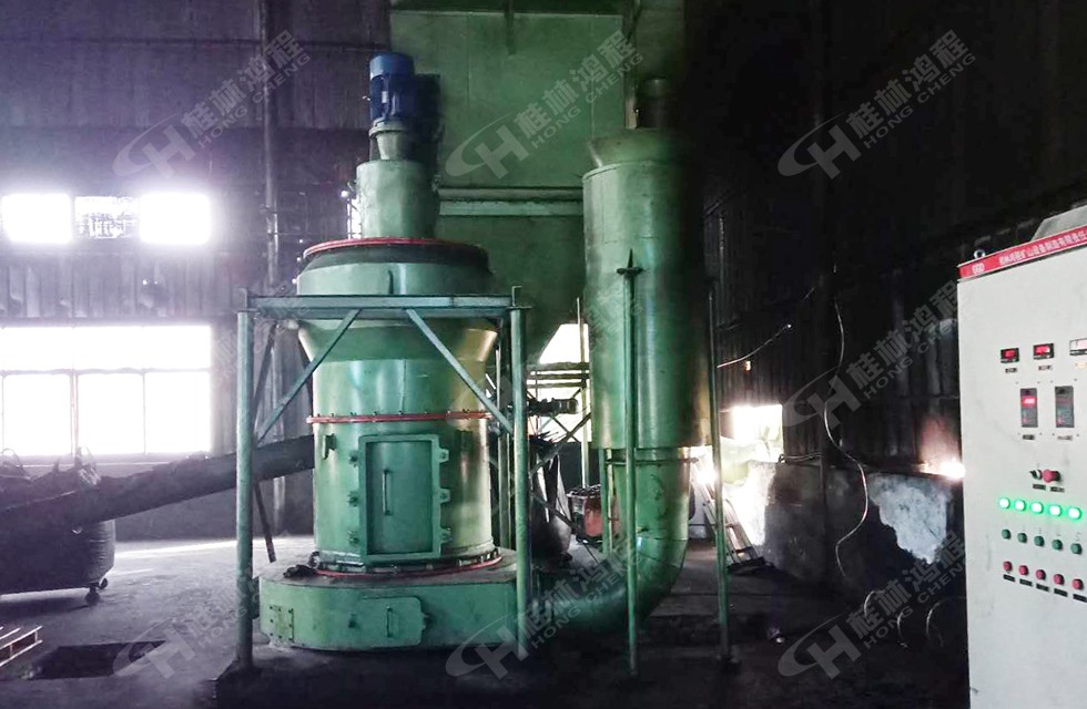 徐州某廠凈水煤質(zhì)活性炭粉200目D90雷蒙磨機(jī) 200目d90徐州某廠凈水煤質(zhì)活性炭粉200目D904R3220雷蒙磨粉機(jī)