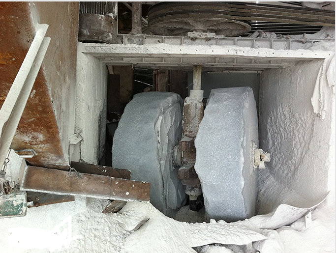 傳統(tǒng)某透輝石粉的車(chē)間 傳統(tǒng)某透輝石粉的車(chē)間