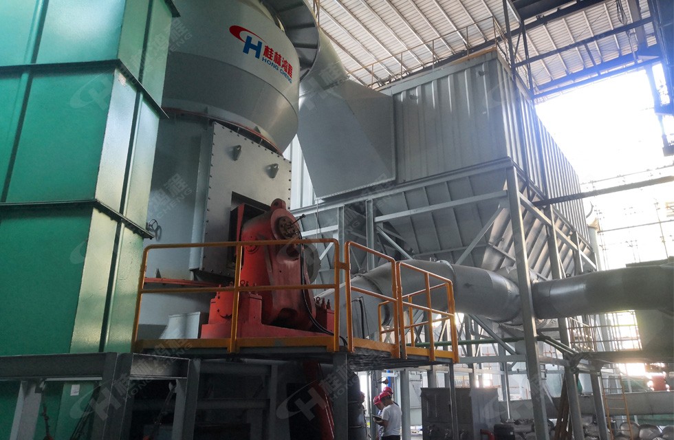 HLM2400碳酸錳立磨 電解錳 第二臺120噸/時 設(shè)備地點:湖北 HLM2400碳酸錳立磨 電解錳 第二臺120噸/時 設(shè)備地點:湖北