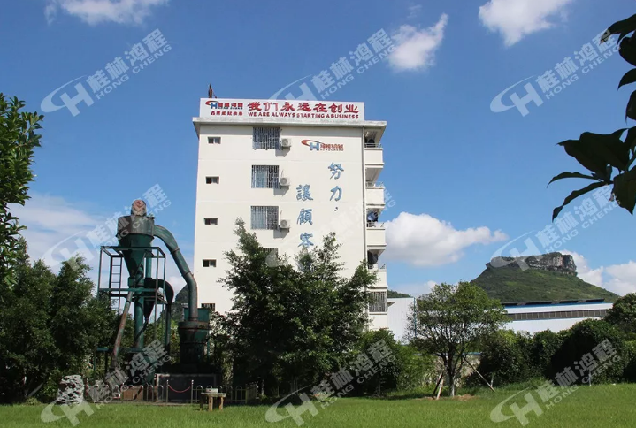 時(shí)產(chǎn)15噸立式輥磨機(jī)雷蒙機(jī)多少錢？請到鴻程立式輥磨機(jī)雷蒙機(jī)生產(chǎn)基地直接面談